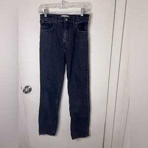 Abercrombie & Fitch The 90s Straight Ultra Highrise Jean